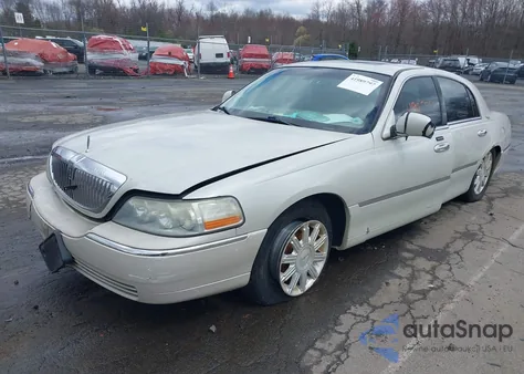2006 Lincoln Town Car Signature Limited from USA, damaged, VIN 1LNHM82W36Y632276